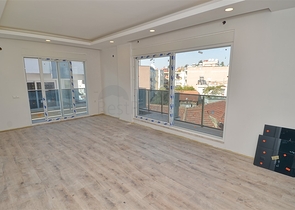 شقة 4 + 2 في وسط أنطاليا