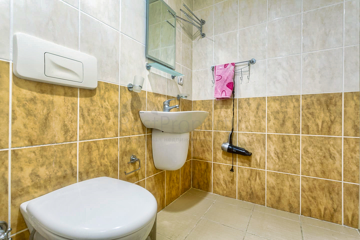 شقة بغرفة نوم واحدة في منطقة ليمان في كونيالتي