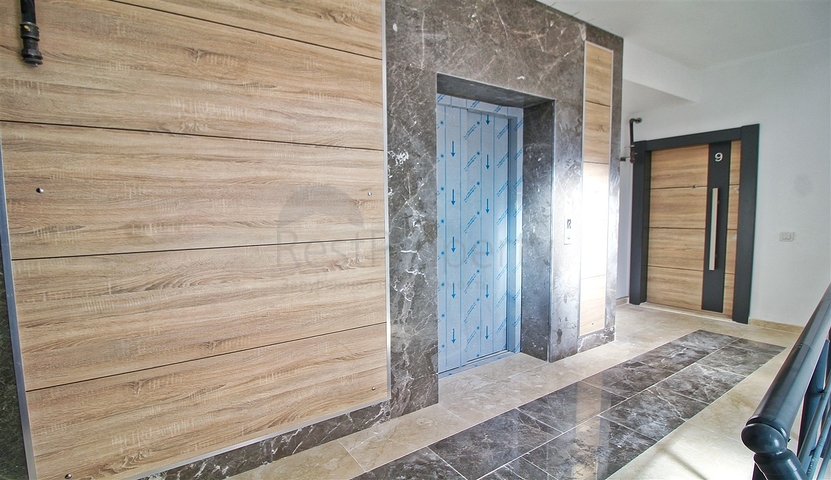 شقة بتصميم 2 + 1 في وسط أنطاليا