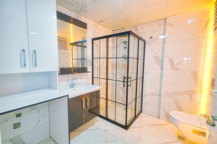 شقة بتصميم 2 + 1 في وسط أنطاليا