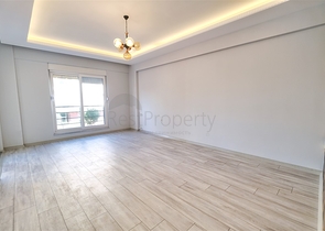 شقة بتصميم 2 + 1 في وسط أنطاليا