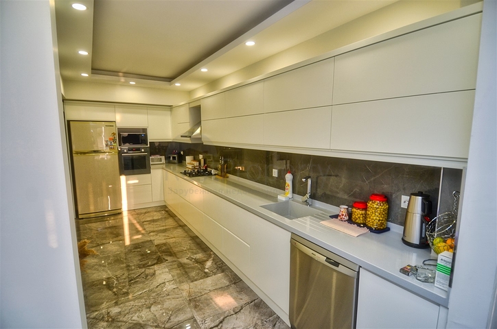  شقة 3 + 1 في منطقة مراد باشا - أنطاليا