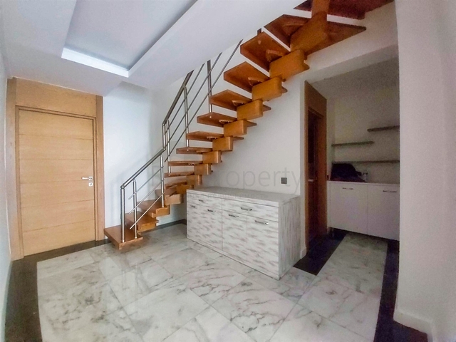 شقة بتصميم 4 + 1 في وسط أنطاليا