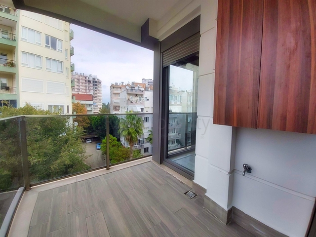 شقة بتصميم 4 + 1 في وسط أنطاليا