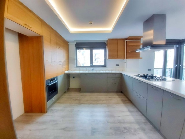 شقة بتصميم 4 + 1 في وسط أنطاليا