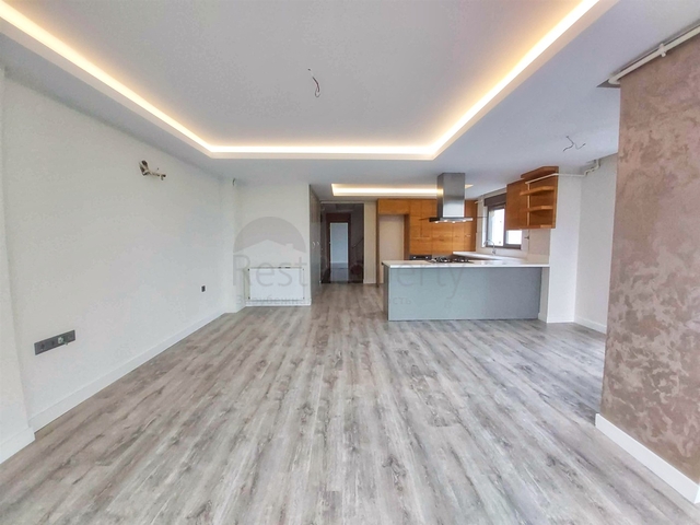 شقة بتصميم 4 + 1 في وسط أنطاليا