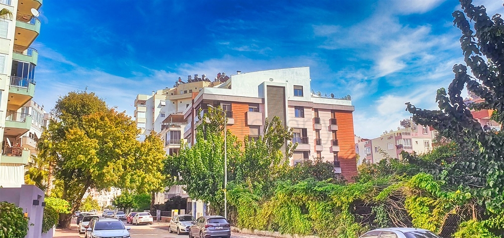 شقة بتصميم 4 + 1 في وسط أنطاليا