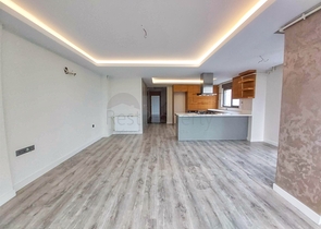 شقة بتصميم 4 + 1 في وسط أنطاليا