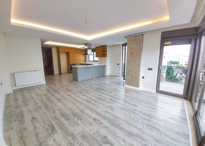 شقة بتصميم 4 + 1 في وسط أنطاليا