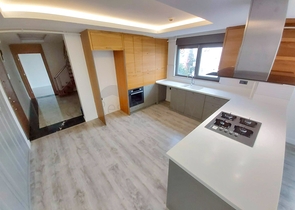 شقة بتصميم 4 + 1 في وسط أنطاليا