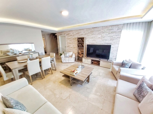 شقة 4 + 1 في منطقة ساريسو - أنطاليا