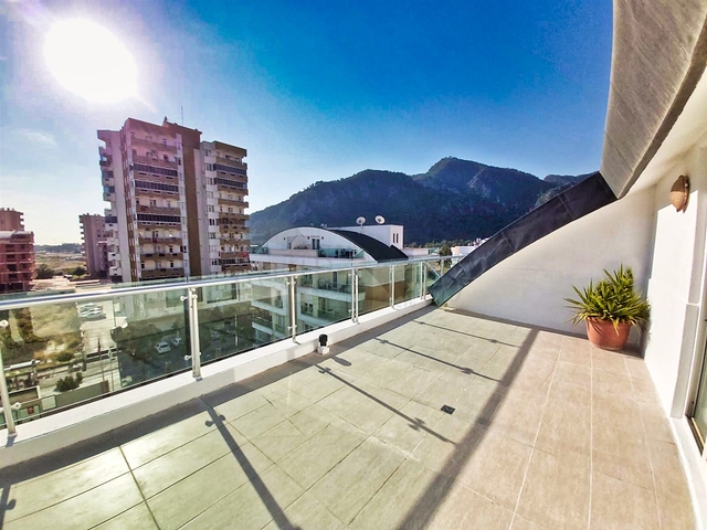 شقة 4 + 1 في منطقة ساريسو - أنطاليا