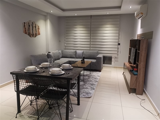 خلف مول الانيوم - شقة غرفة وصالة مفروشة -مجمع فاخر - في جيكجلي / الانيا 