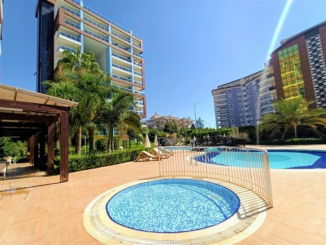 خلف مول الانيوم - شقة غرفة وصالة مفروشة -مجمع فاخر - في جيكجلي / الانيا 