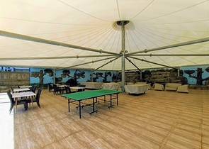 خلف مول الانيوم - شقة غرفة وصالة مفروشة -مجمع فاخر - في جيكجلي / الانيا 