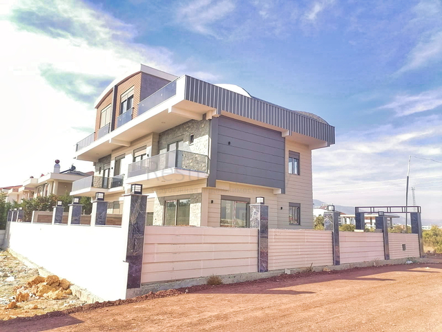  فيلا 7 + 1 في منطقة دوشمالتي - انطاليا