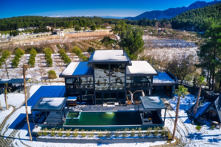 فيلا فاخرة 8 + 2  في كونيالتي - انطاليا