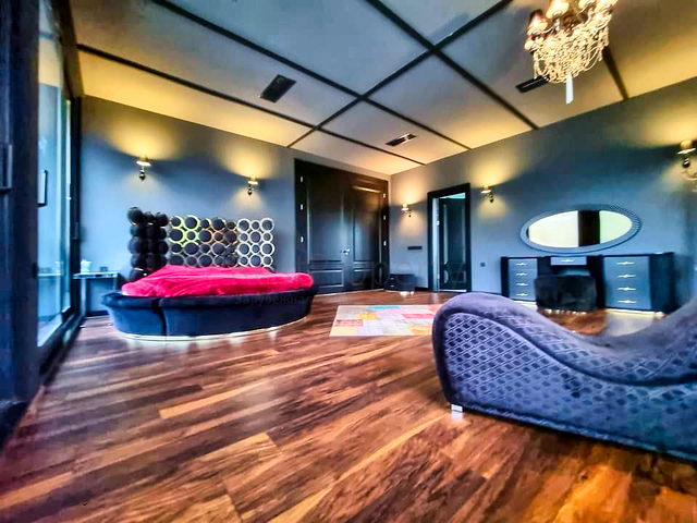 فيلا فاخرة 8 + 2  في كونيالتي - انطاليا