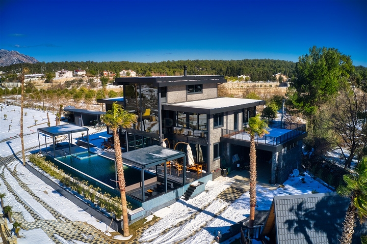 فيلا فاخرة 8 + 2  في كونيالتي - انطاليا