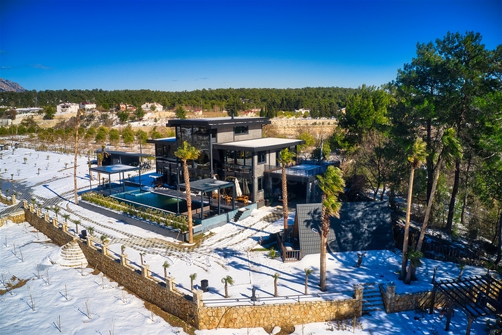 فيلا فاخرة 8 + 2  في كونيالتي - انطاليا