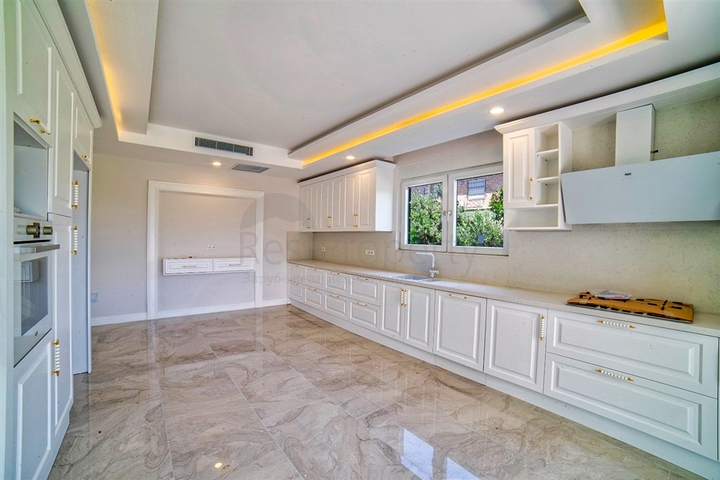 مجمع فلل 4 + 1 مخطط في دوشمالتي - أنطاليا