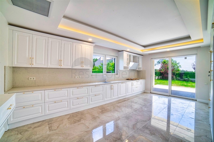 مجمع فلل 4 + 1 مخطط في دوشمالتي - أنطاليا