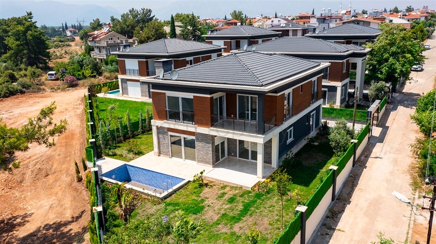 مجمع فلل 4 + 1 مخطط في دوشمالتي - أنطاليا