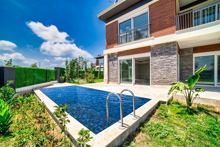 مجمع فلل 4 + 1 مخطط في دوشمالتي - أنطاليا