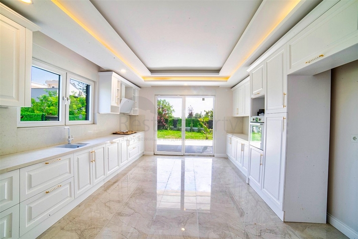 مجمع فلل 4 + 1 مخطط في دوشمالتي - أنطاليا