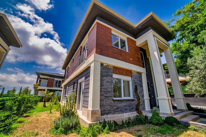 مجمع فلل 4 + 1 مخطط في دوشمالتي - أنطاليا