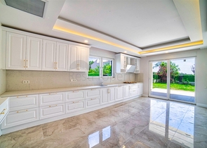 مجمع فلل 4 + 1 مخطط في دوشمالتي - أنطاليا