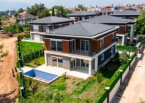 مجمع فلل 4 + 1 مخطط في دوشمالتي - أنطاليا