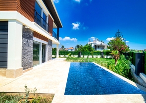 مجمع فلل 4 + 1 مخطط في دوشمالتي - أنطاليا