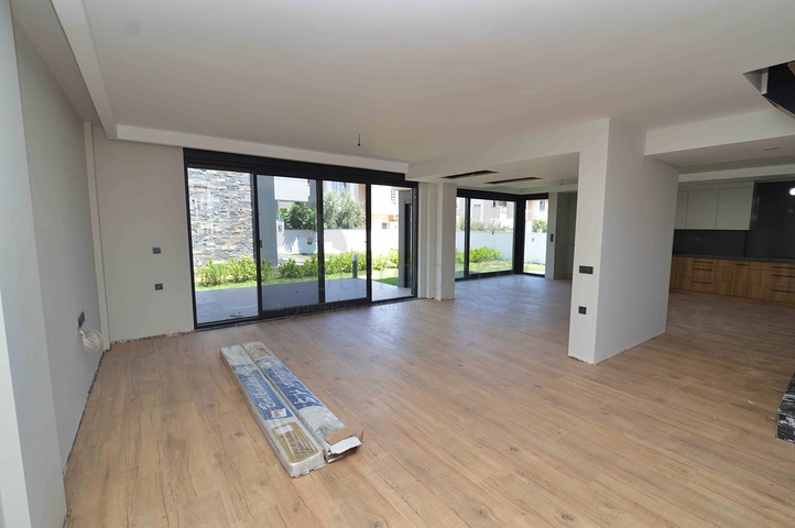 فلل في مجمع فاخر 5 + 1 في منطقة لارا المرموقة - أنطاليا