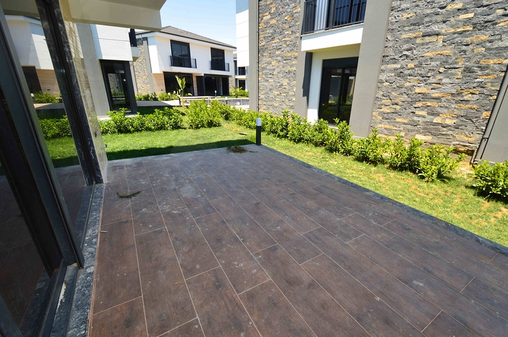 فلل في مجمع فاخر 5 + 1 في منطقة لارا المرموقة - أنطاليا