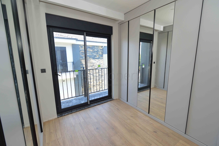 فلل في مجمع فاخر 5 + 1 في منطقة لارا المرموقة - أنطاليا