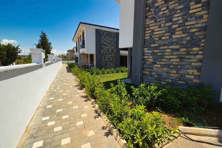 فلل في مجمع فاخر 5 + 1 في منطقة لارا المرموقة - أنطاليا