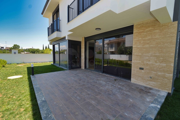 فلل في مجمع فاخر 5 + 1 في منطقة لارا المرموقة - أنطاليا