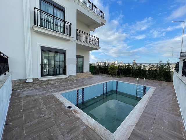  فيلا 4 + 1 في بيليك - أنطاليا