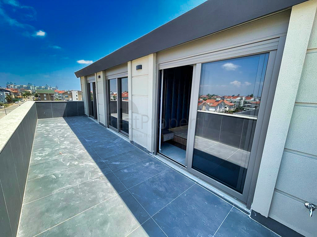 شقق 2 + 1 ، 4 + 1 لها في بيليك - أنطاليا