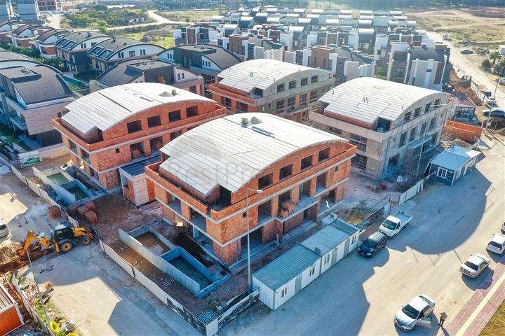 فيلا 7 + 1 في  المولايوسف - انطاليا