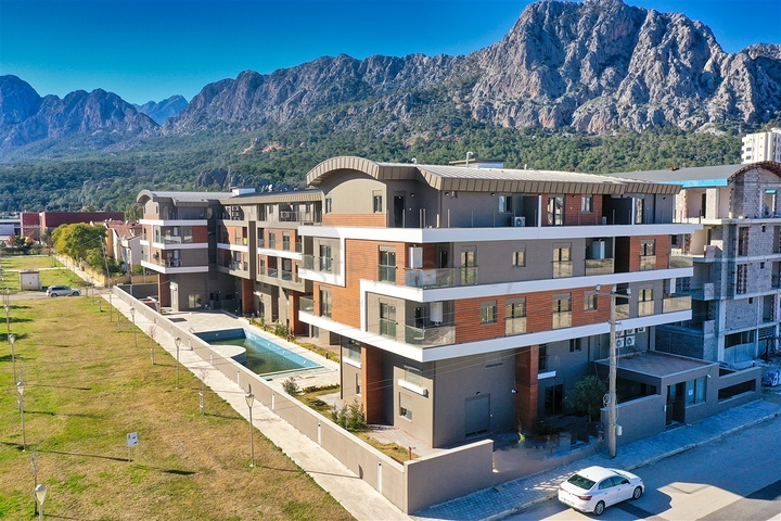 شقق 2 + 1 في منطقة ساريسو - أنطاليا