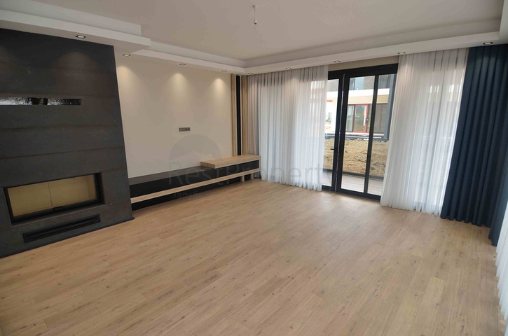 فيلا في مجمع منطقة دوشيمالتي-أنطاليا 