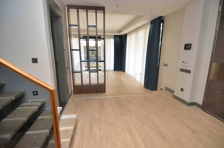 فيلا في مجمع منطقة دوشيمالتي-أنطاليا 