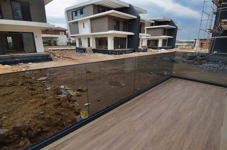 فيلا في مجمع منطقة دوشيمالتي-أنطاليا 