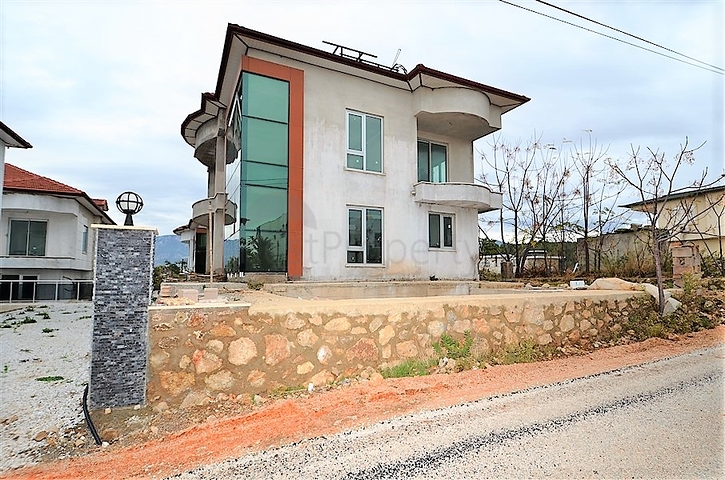 فيلا 4+1 مطلة على البحر والجبل في كارجيجاك