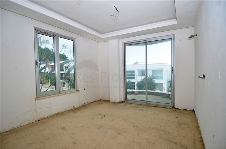 فيلا 4+1 مطلة على البحر والجبل في كارجيجاك