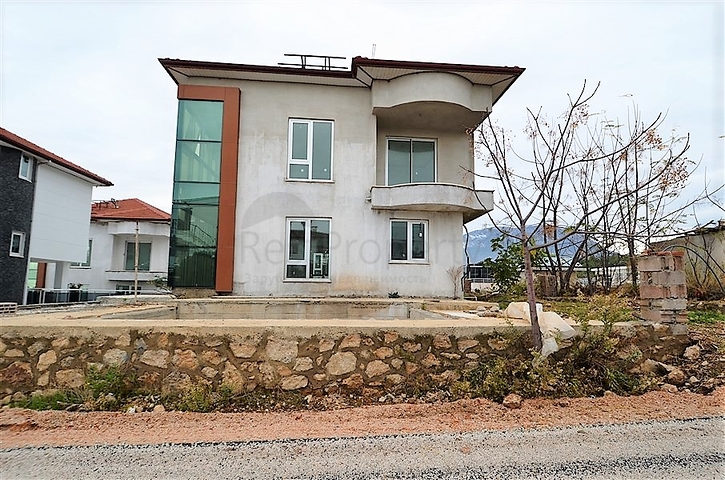 فيلا 4+1 مطلة على البحر والجبل في كارجيجاك