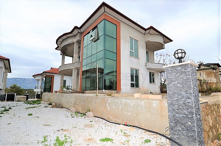 فيلا 4+1 مطلة على البحر والجبل في كارجيجاك