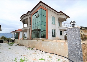 فيلا 4+1 مطلة على البحر والجبل في كارجيجاك